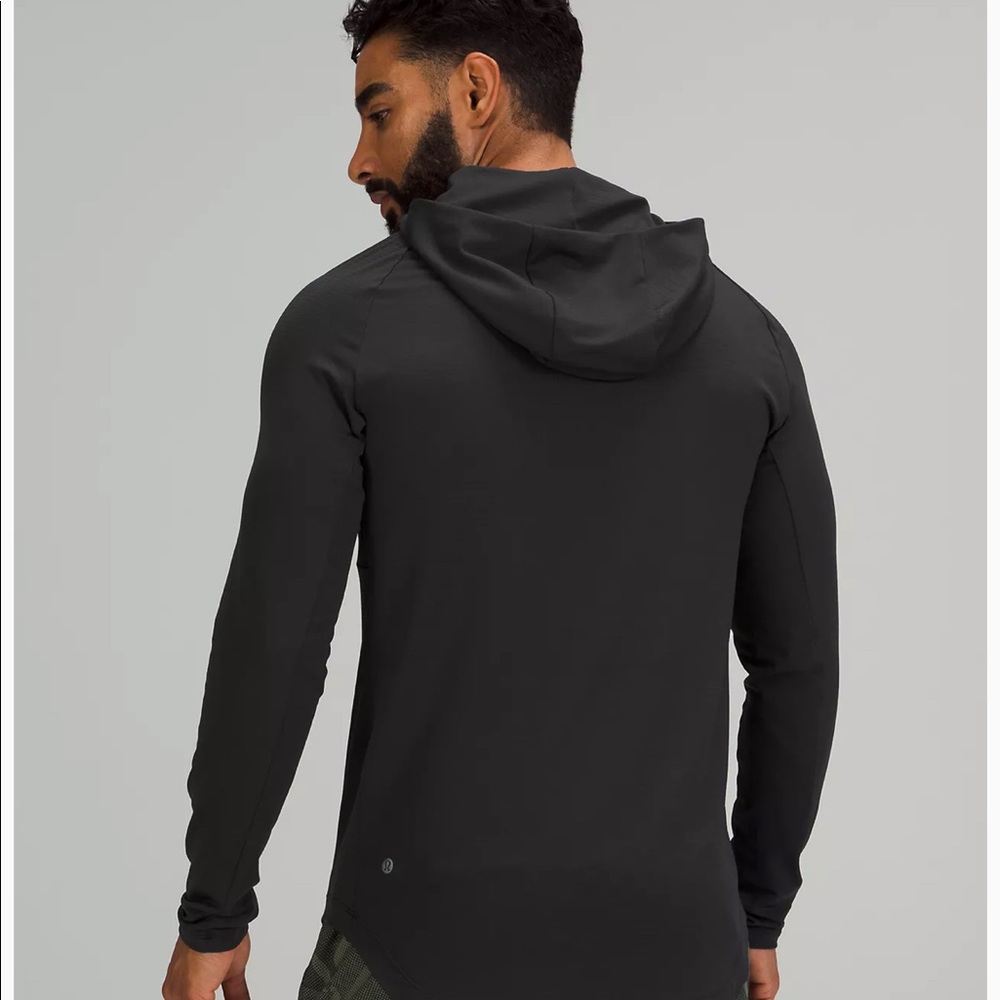 Men’s Lululemon gray hoodie pullover
